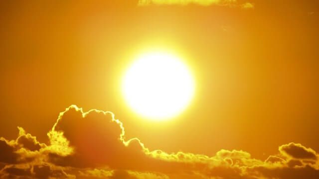 Éltető napfény – mi az és kell-e a fizikai fényvédelem?